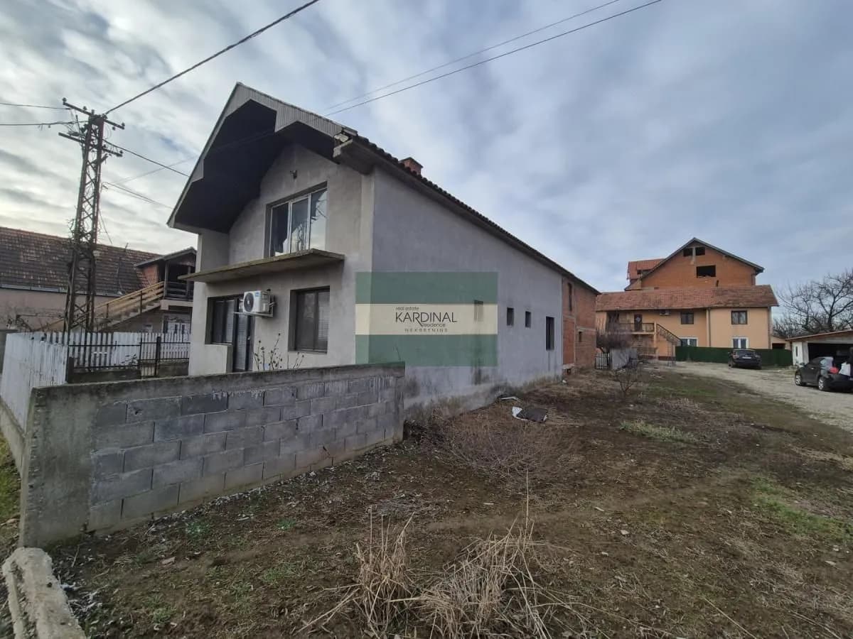 Velika,nova porodična kuća nadomak Ćuprije