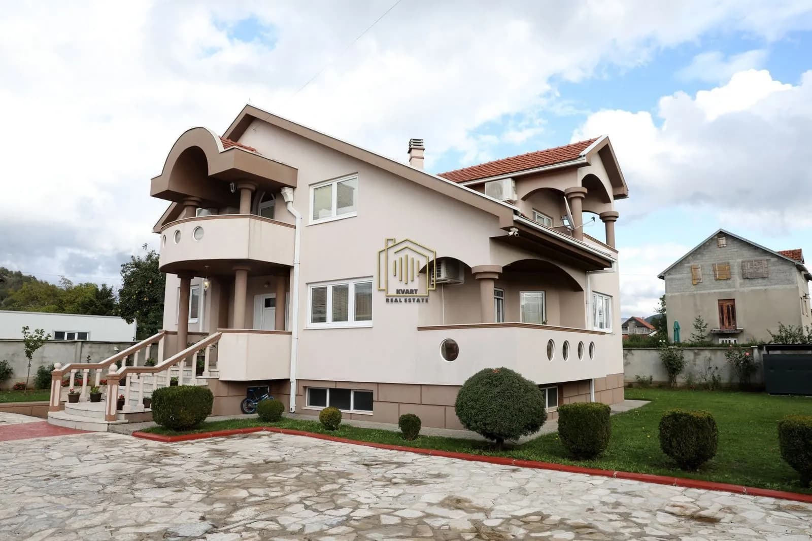 Kuća 440m2, Kličevo - Nikšić