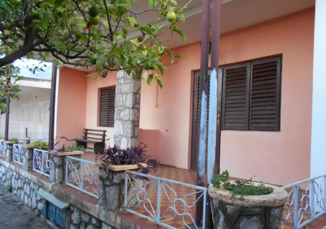 Sale of the first floor of a legalized house in Sutomore, Bar.