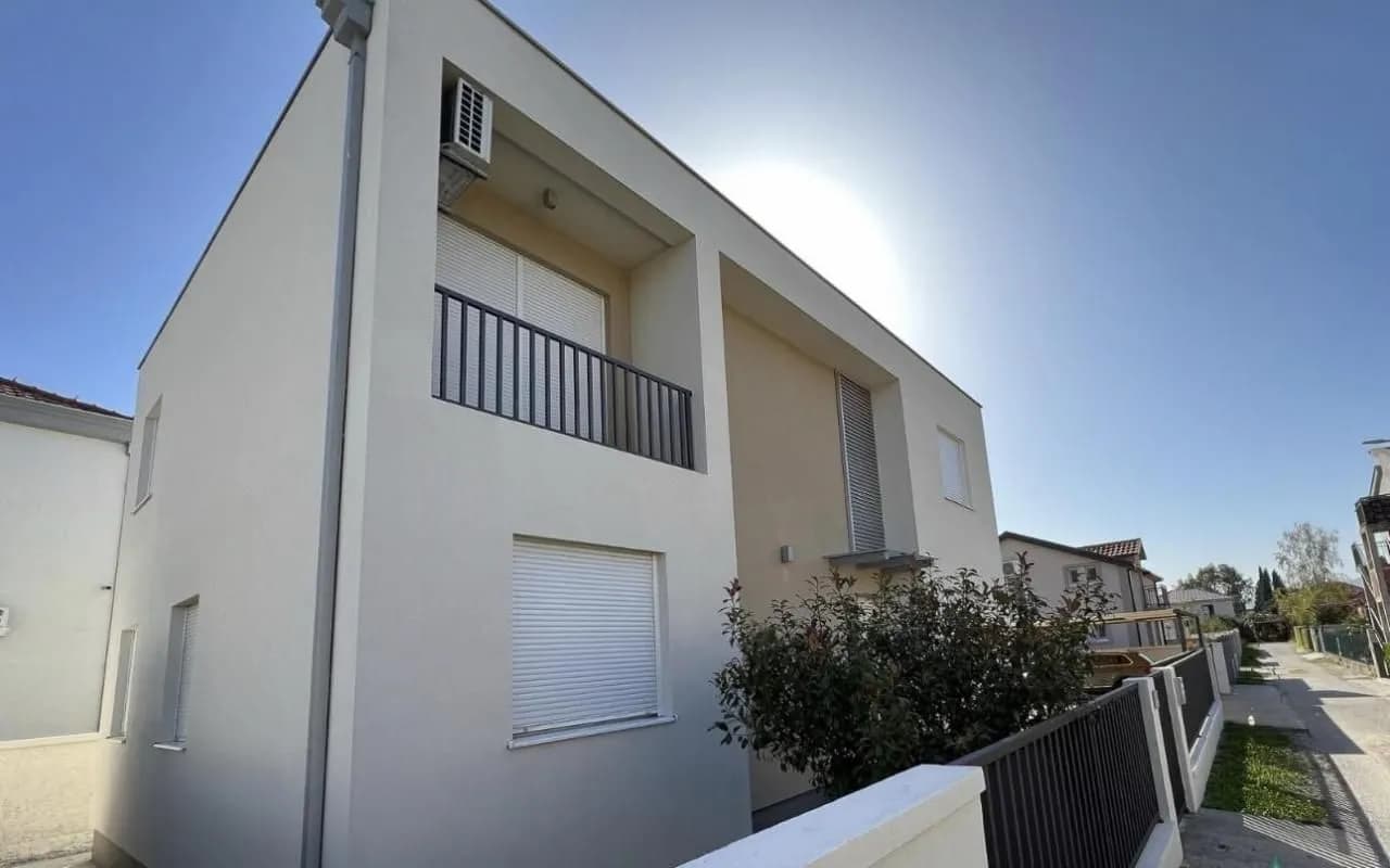 Rent a house with five bedrooms.