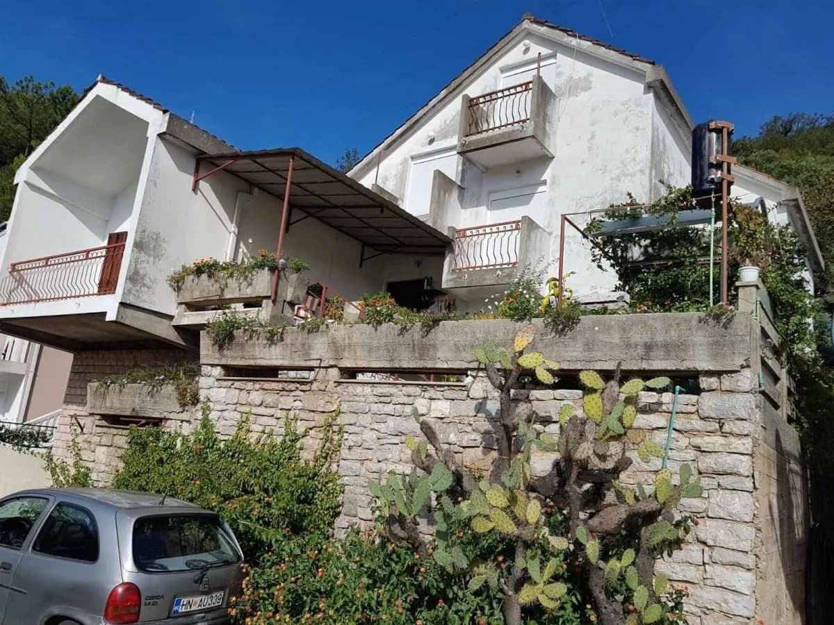 Spacious Family Home with Sea View