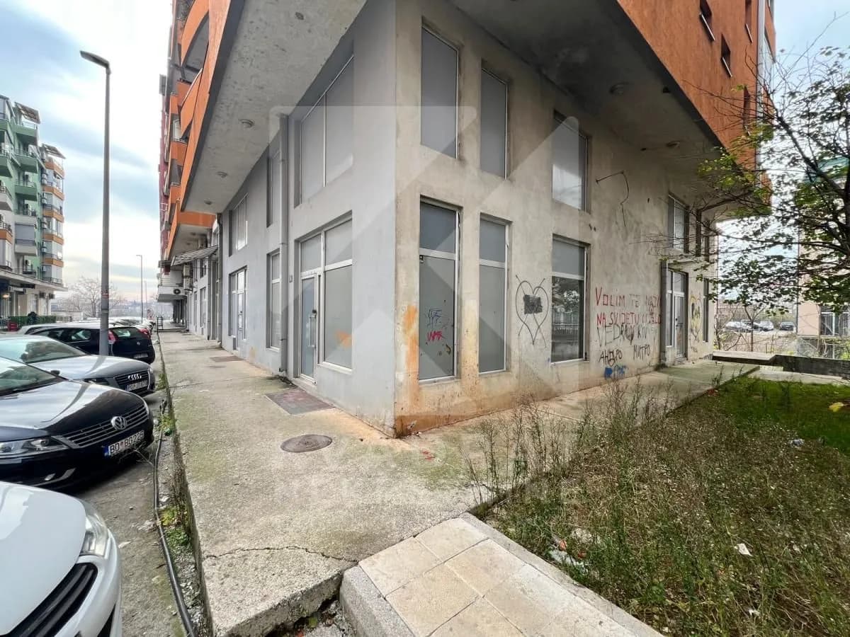 Prodaja, Poslovni prostor, Podgorica, 1 maj, 550m2
