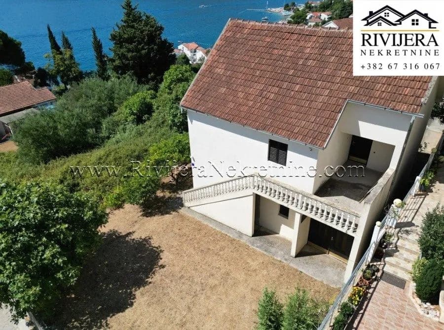 Dvospratna kuca sa lijepim pogledom na more Bijela Boka Kotorska