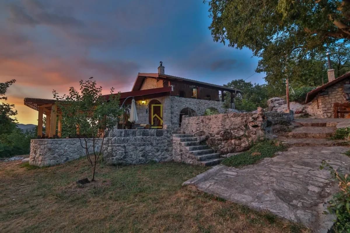 Prodaja, Kuća ili Vila, 178m2, Rijeka Crnojevića, Cetinje