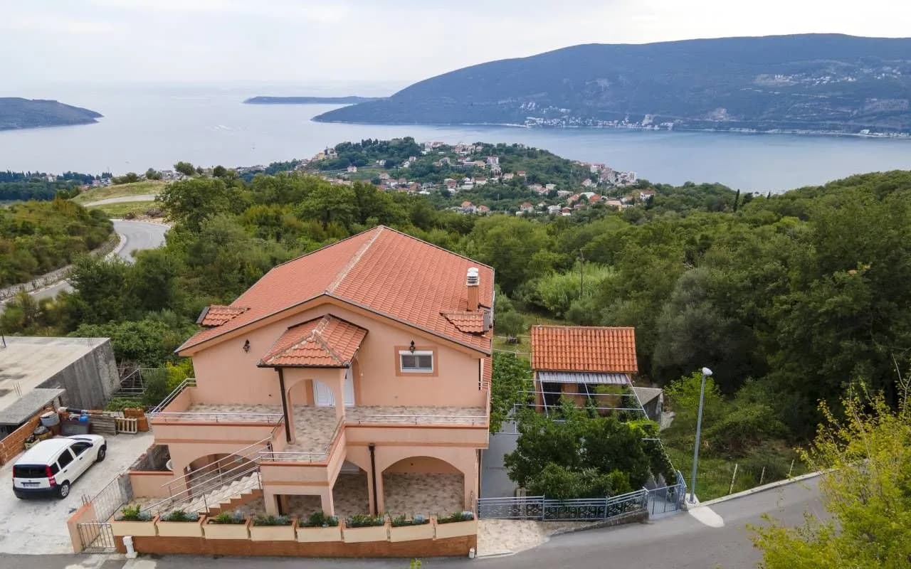 For sale a new house in a view point above Herceg Novi