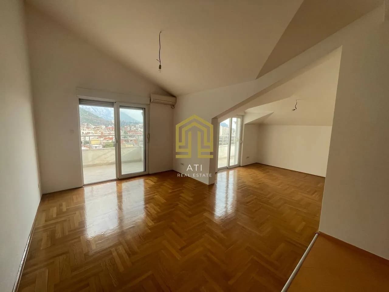 Sale, Stan, 147m2, Centar, Budva
