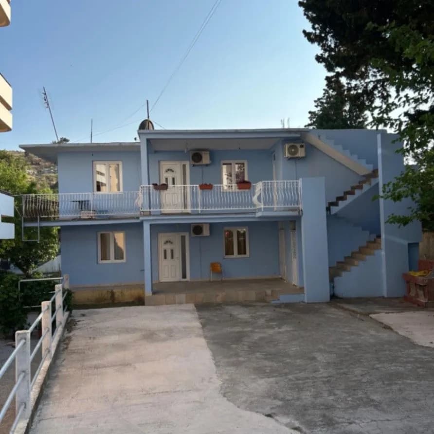Kuća sa apartmanima 