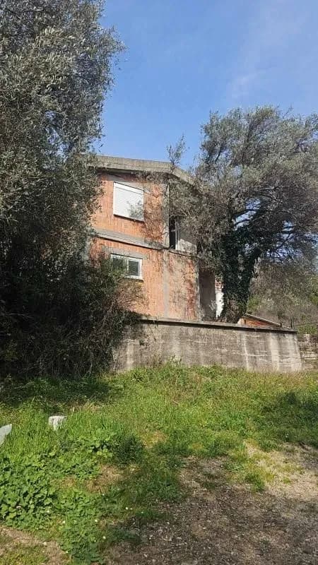 New family house for sale in Šušanj.
