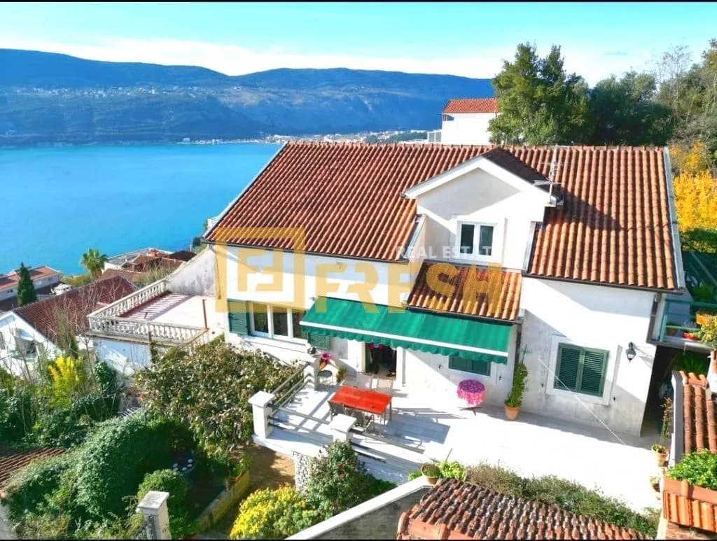 Kuća, 296m2 na placu 448m2, Herceg Novi, Prodaja