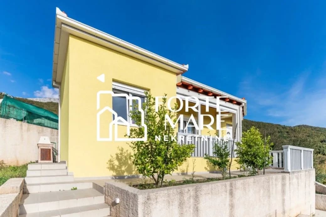 Kuća u Herceg Novom, naselje Ratiševina