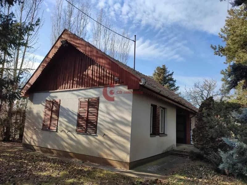 Kuća na placu od 2 Ha