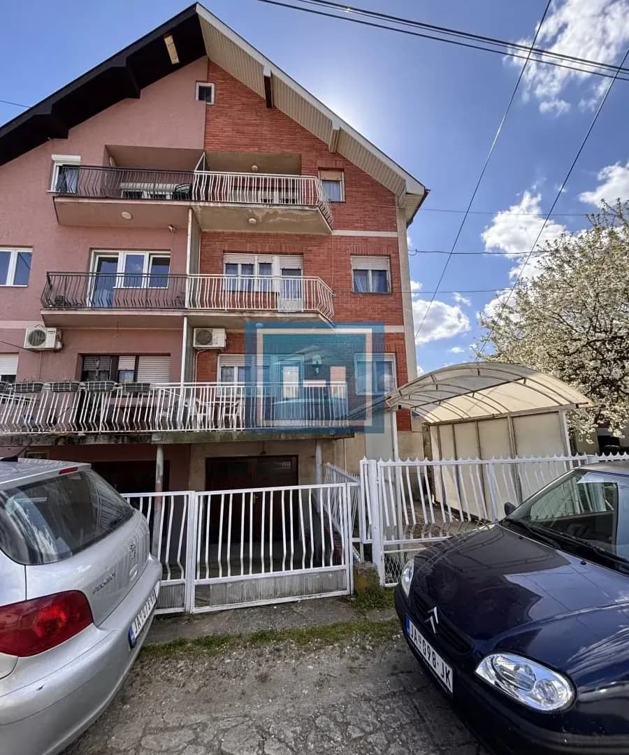Kuća za više članova ili dve porodice u gradu