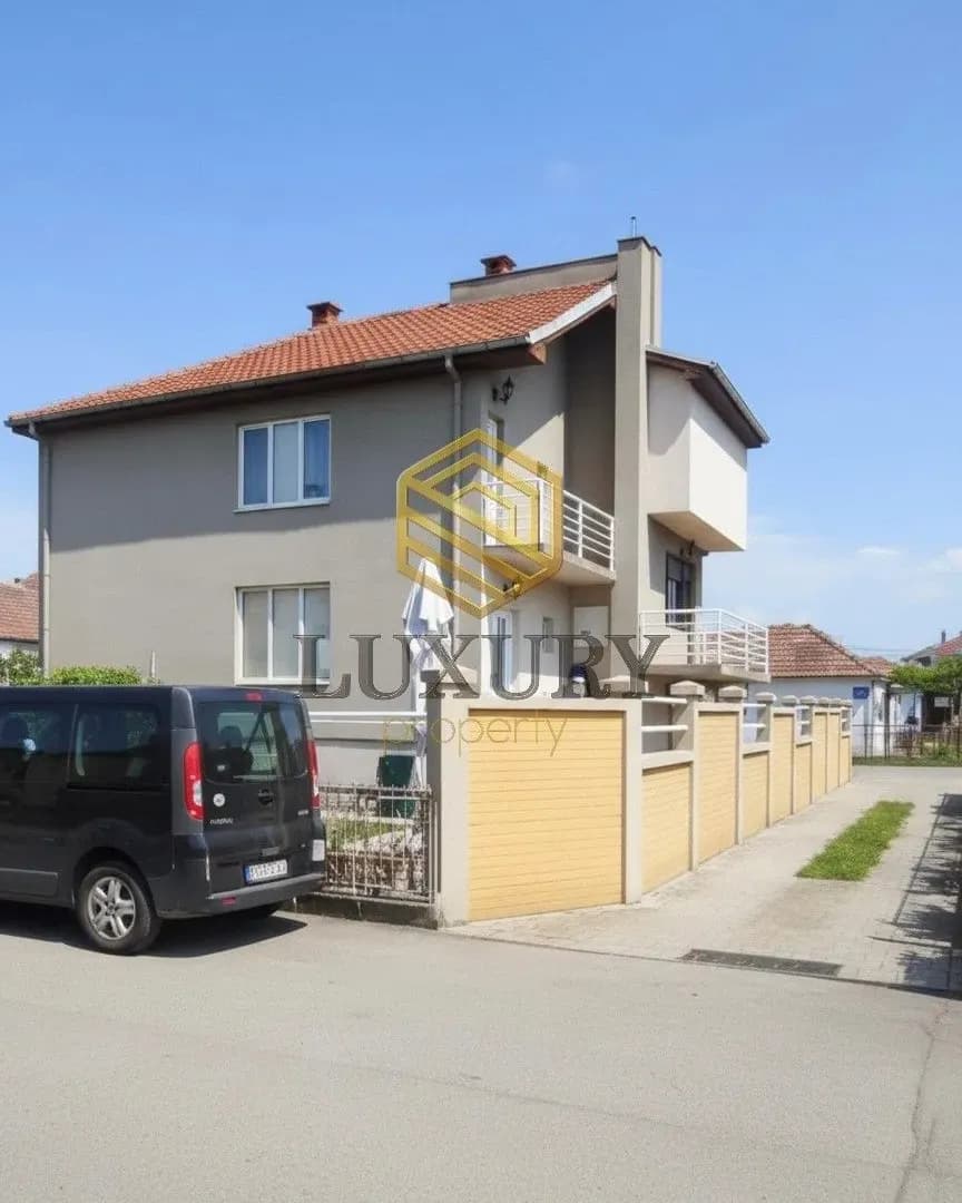 Prodaja, Kuća ili Vila, 240m2, Tološi, Podgorica