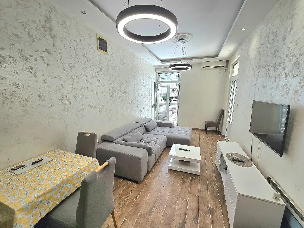 Dvosoban stan 62m2 sa privatnim dvorištem – Golubovina,Budva