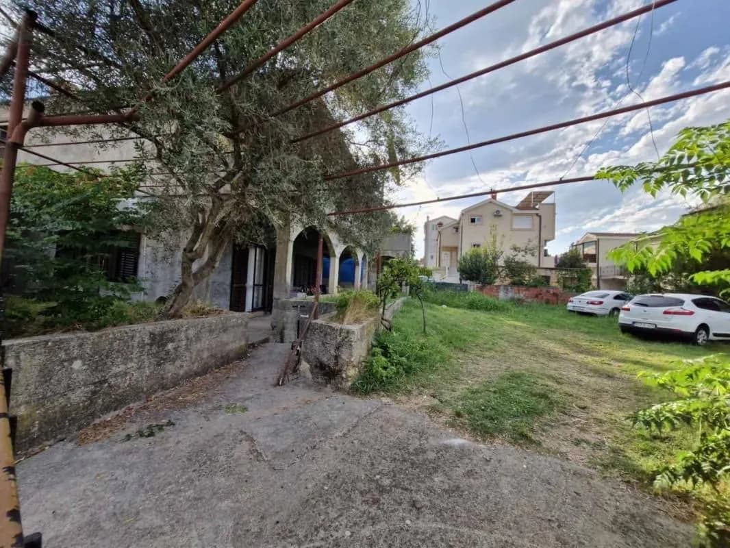 An investment facility in a prestigious area by the sea