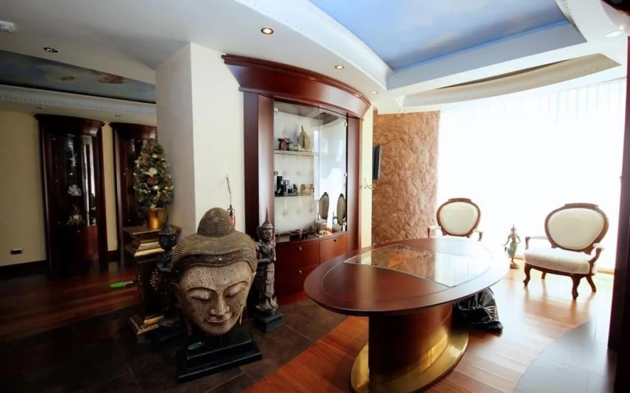 Part of a house with an area of ​​322 m2 in Bar is for sale.