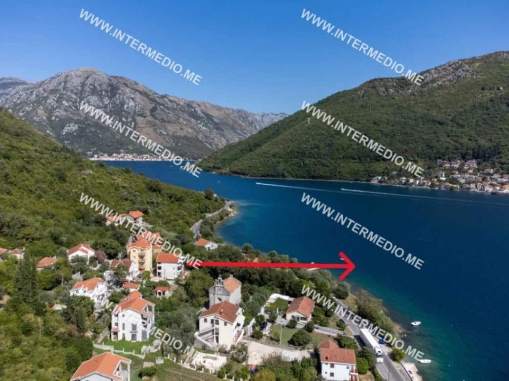 Prodaja, kuća sa 6 apartmana, Kamenari, Herceg Novi