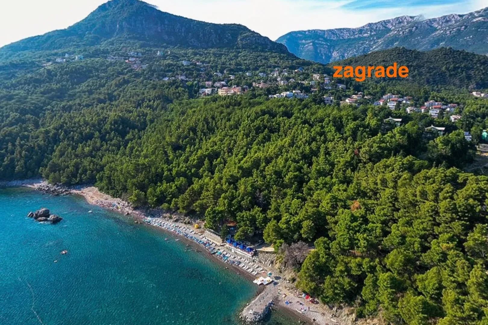 parcela sa kućom pored mora