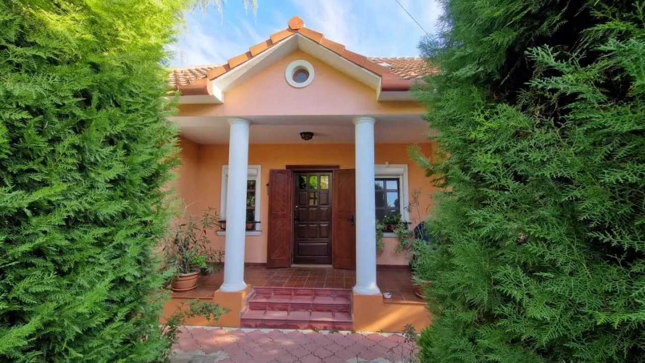 Prodaja, Kuća ili Vila, 213m2, Centar, Zrenjanin