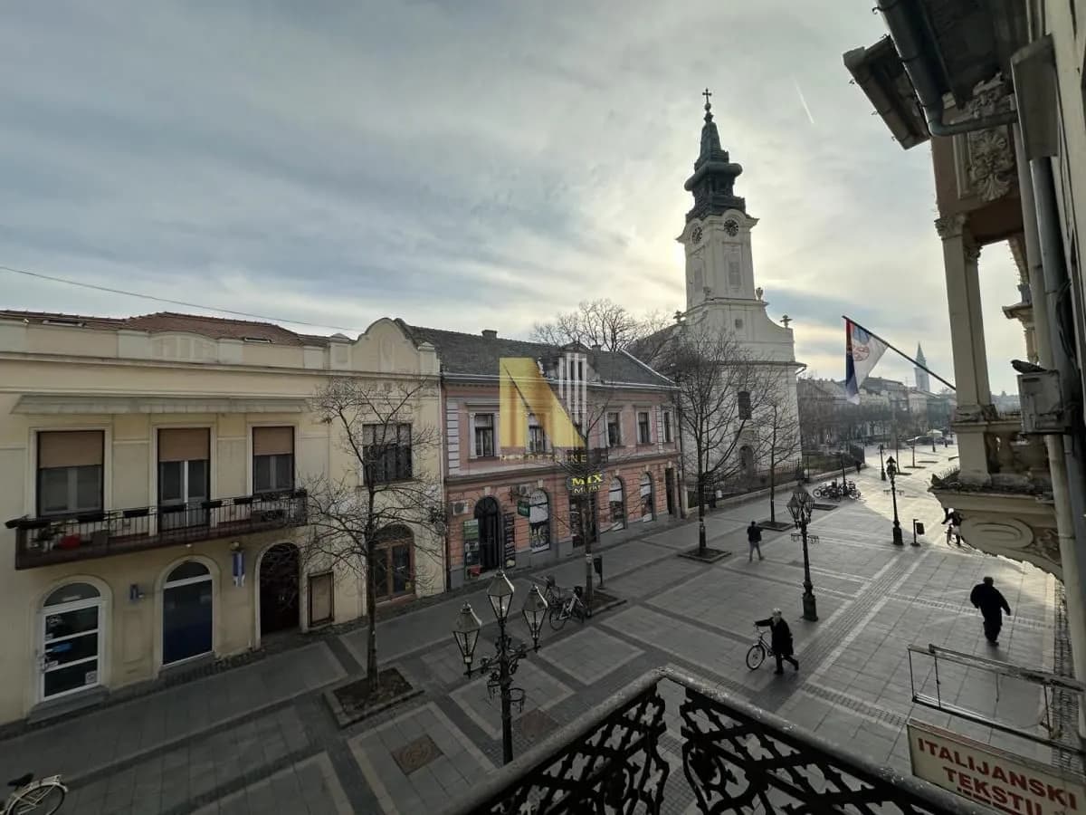 Prodaje se - salonski stan - Sombor centar