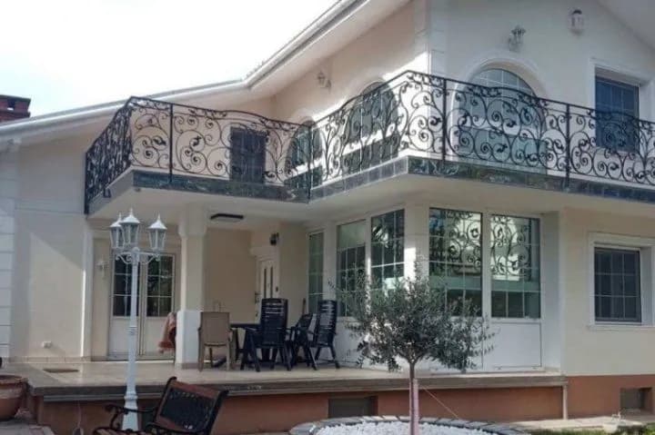 Prodaja kuće sa bazenom, 250m2+110m2 podrum, Novi Banovci