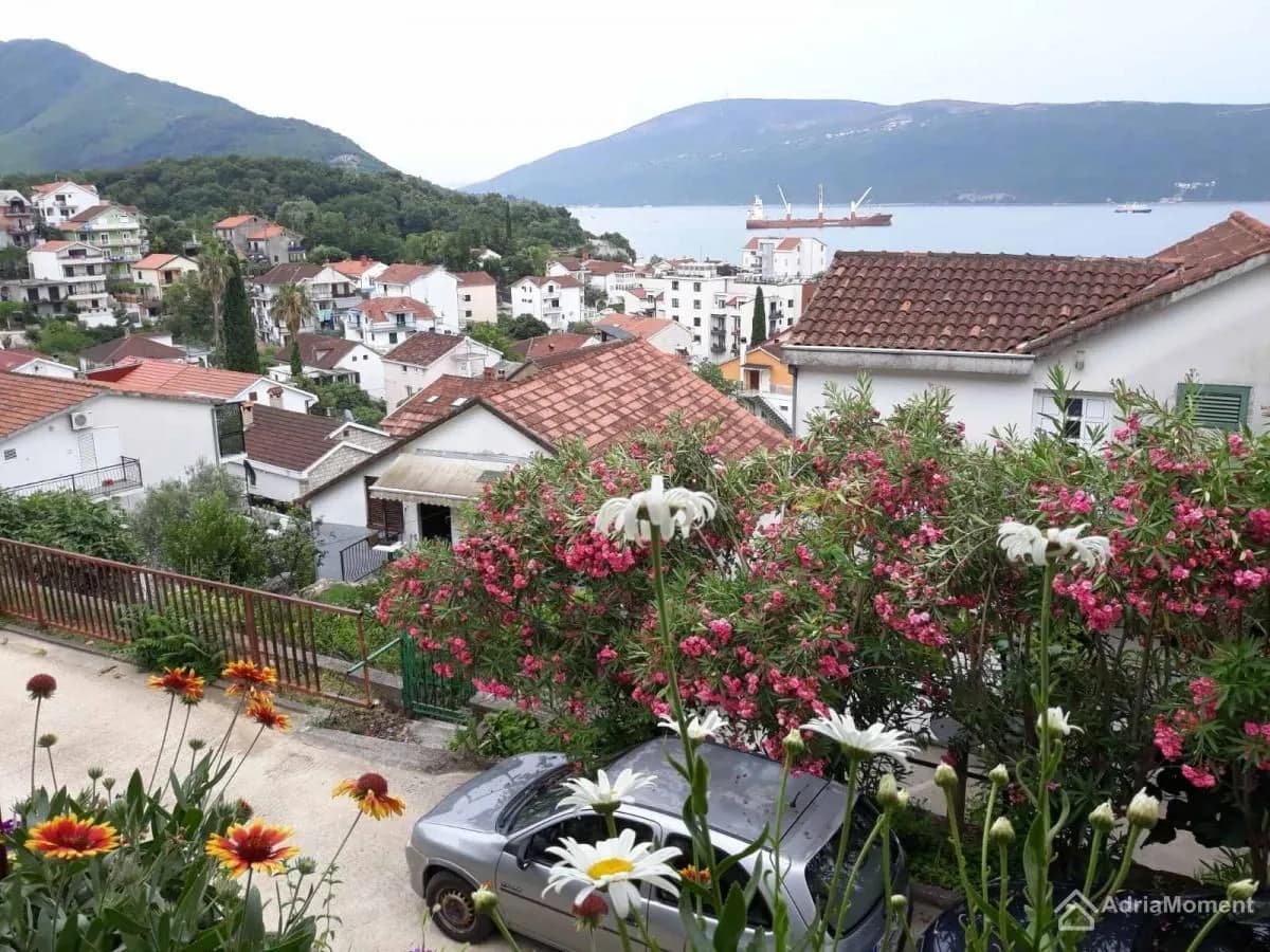 Porodicna kuca sa pogledom na more u Meljinama - Herceg Novi