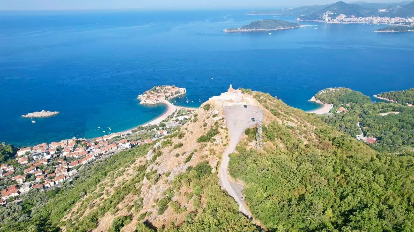 Urbanizovan plac 1250m2 sa panoramskim pogledom na more – Blizikuće, Budva