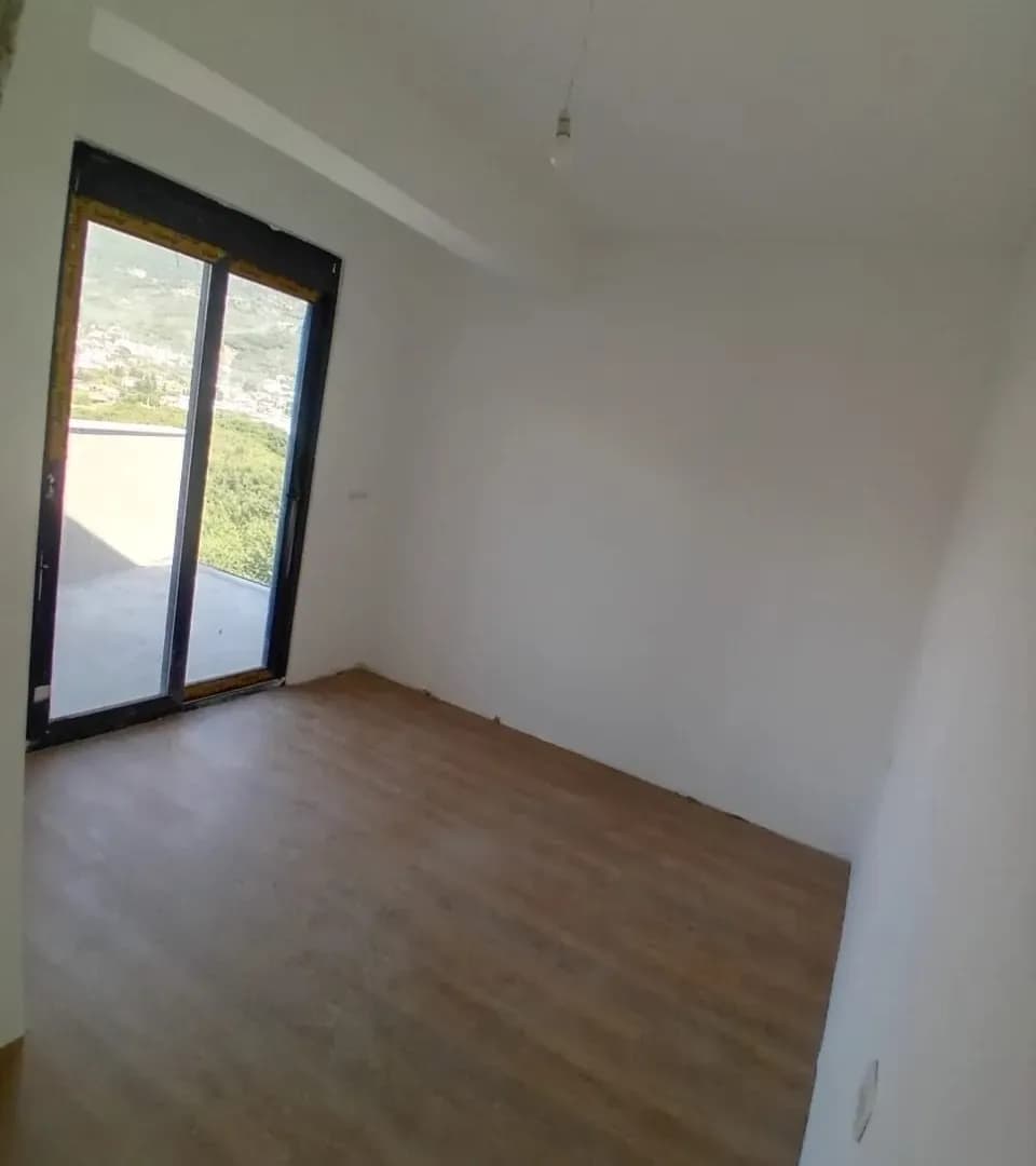 Prodaja, Stan, 94m2, Centar, Bar