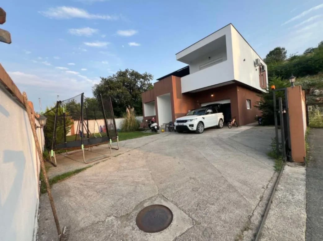 Lijepa kuća u američkom stilu, Gornja Gorica