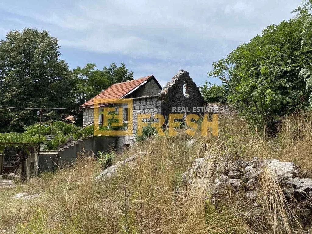 Plac sa starom kućom, 2130m2, Cetinje, Prodaja