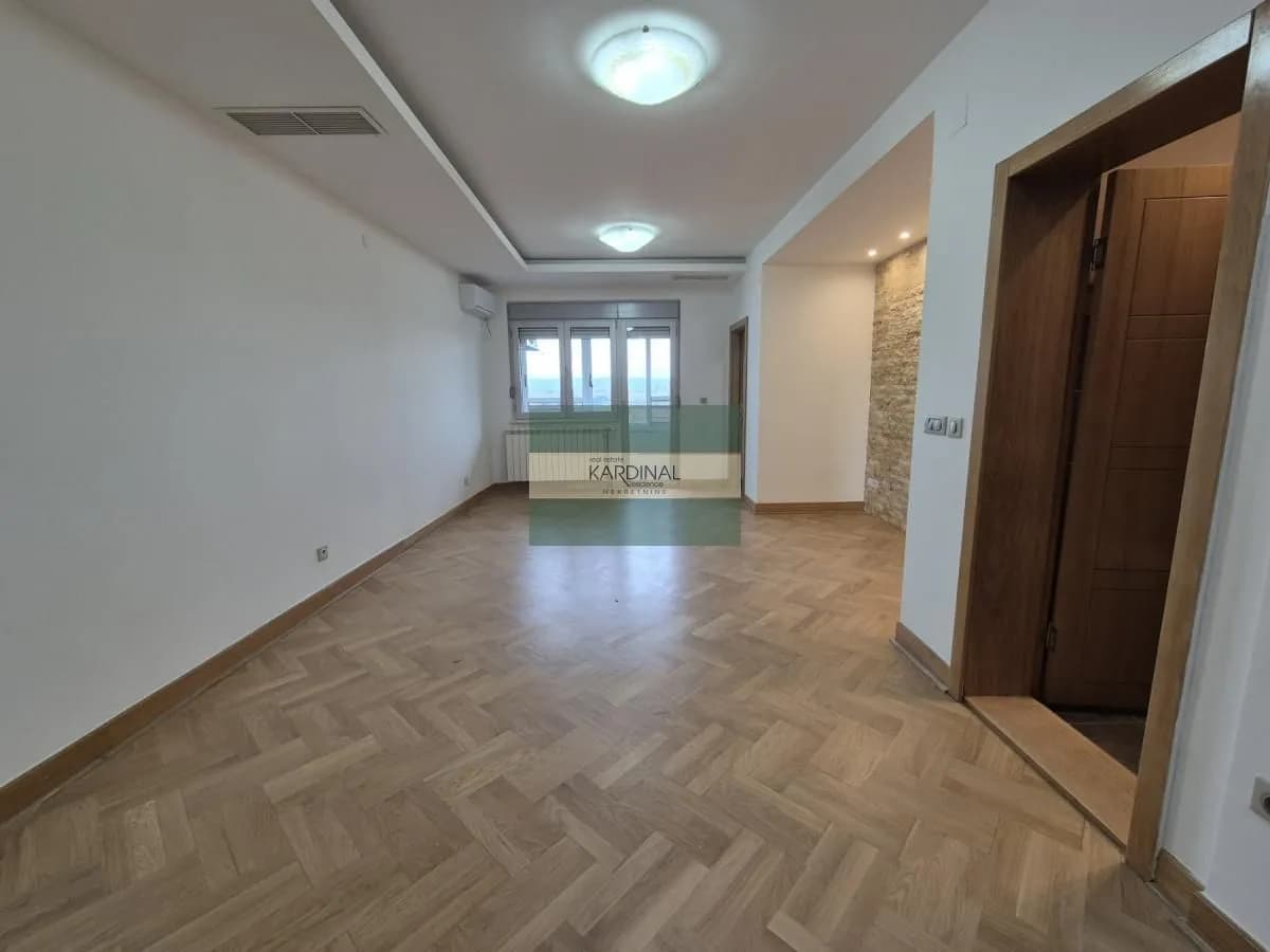 Nov,odmah useljiv stan sa povraćajem PDV-a i otplatom na rate!!!