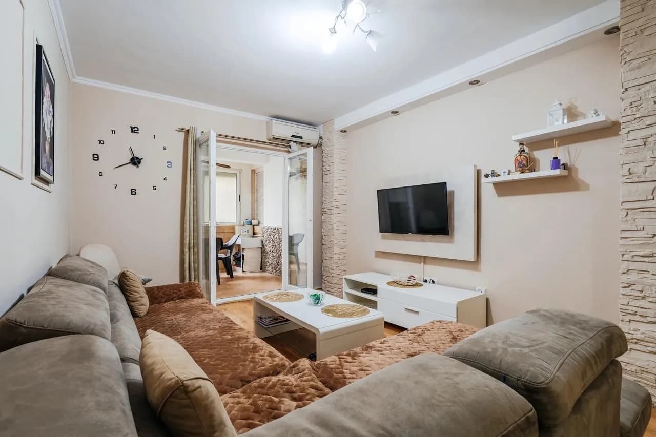 Dvosoban stan sa parking mestom 58m2 kod nove škole- Budva, Babilonija