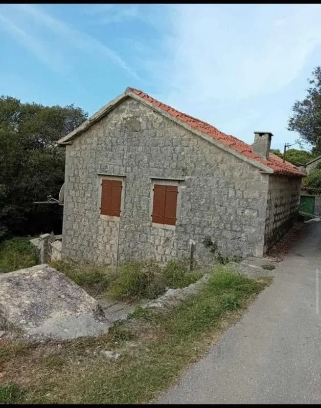 The house is 74 m2. Zagora.