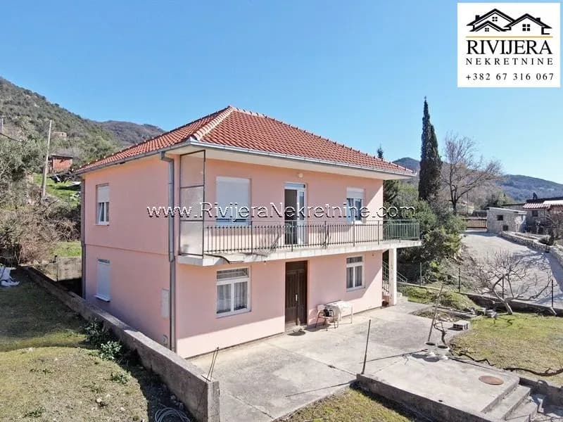 Porodicna kuca sa pogledom na more Mojdez Herceg Novi