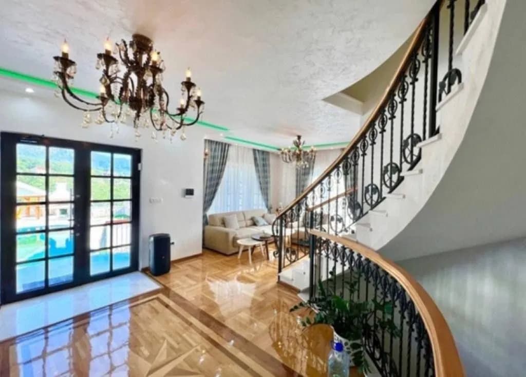 Prodaja, Kuća ili Vila, 450m2, Centar, Budva