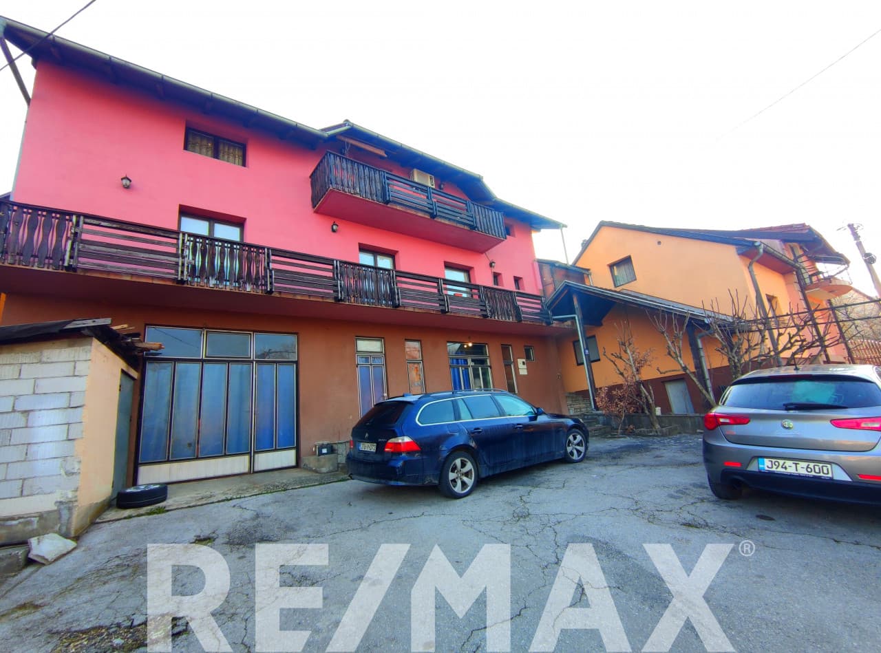 Dvije kuće 400m2 i plac 472m2,STARČEVICA