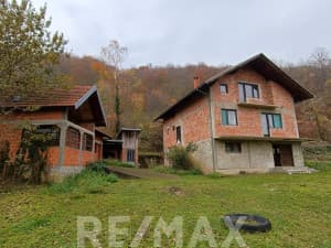 Prodaje se kuća u Gornjim Podgradcima sa 19 dN zemljišta