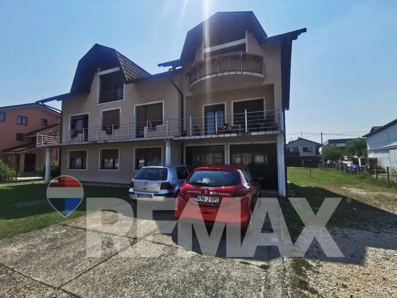 Stambeno-poslovni objekat na placu 1400m2 u Trnu