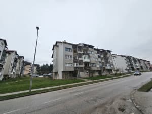 Stan Istočno Sarajevo Lukavica 140 m2 300 metara od SIPE i ETF-a