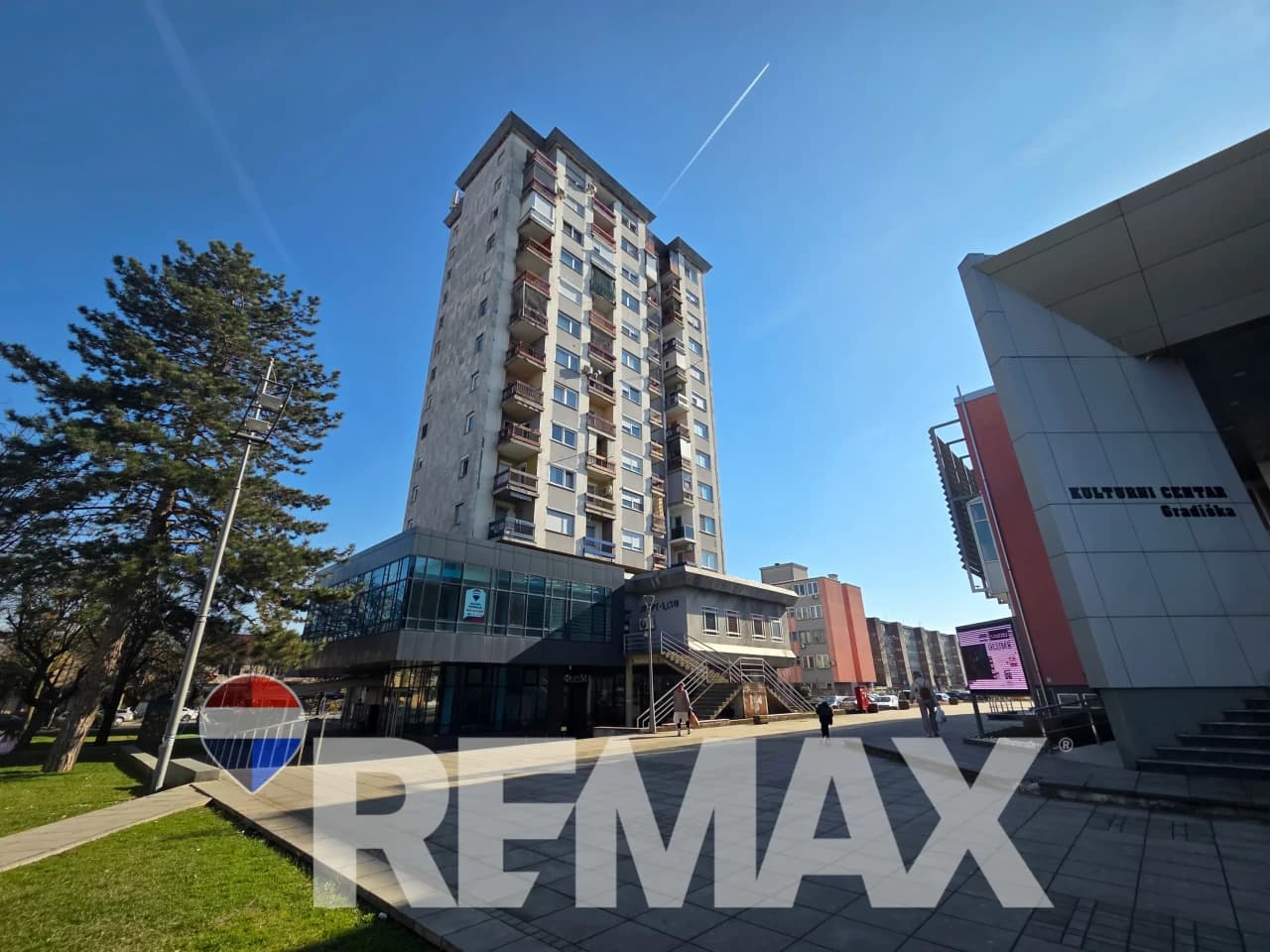 Poslovni prostor 290m2, Gradiška, vrhunska lokacija