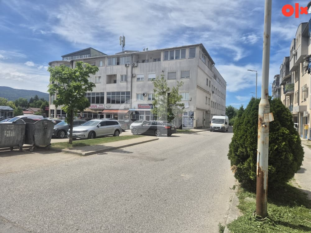 Stan Istočno Sarajevo Dobrinja I kod autobuske stanice