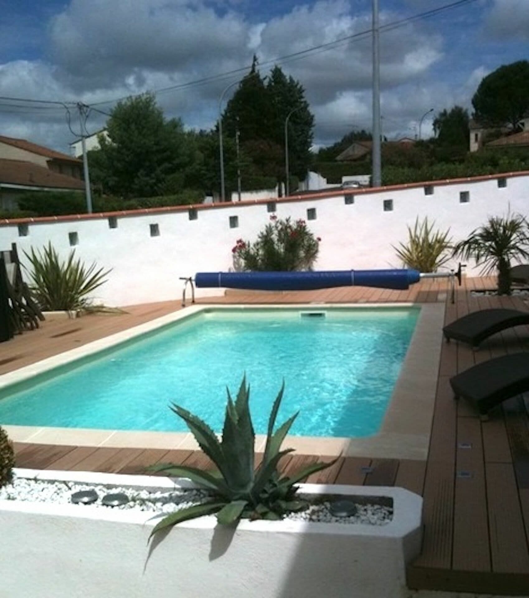 IMMEUBLE DE RAPPORT DE 3 APPARTEMENTS AVEC TERRASSES ET JARDIN