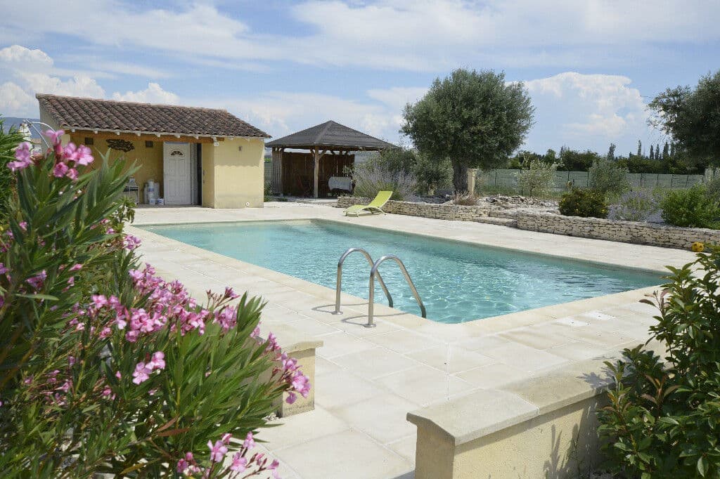 Propriété de style provençal, à fort potentiel de 250 m2 habitables, terrain de 8885m2