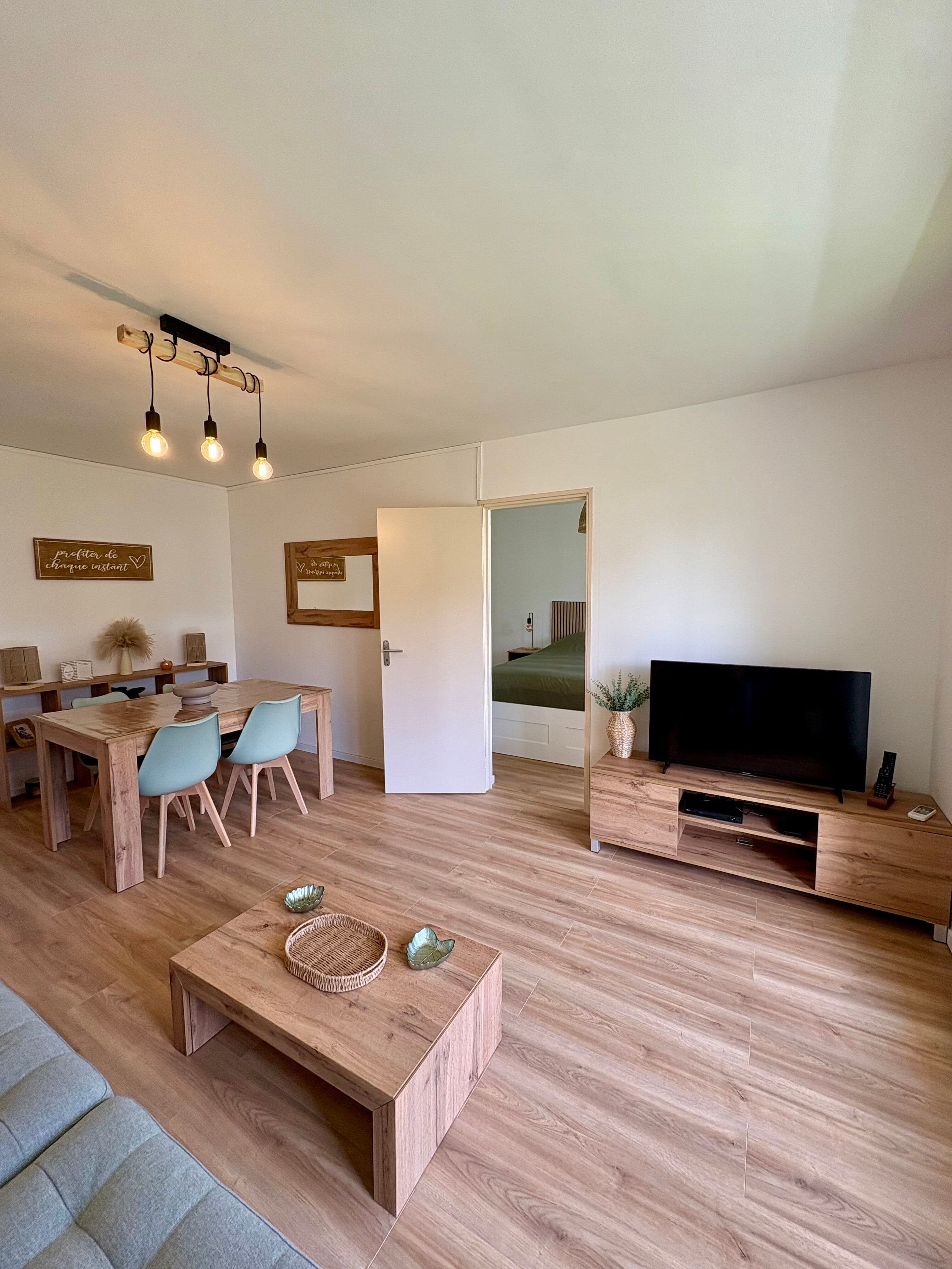 Charmant T3 entièrement rénové avec balcon - Proche centre-ville de Hyères