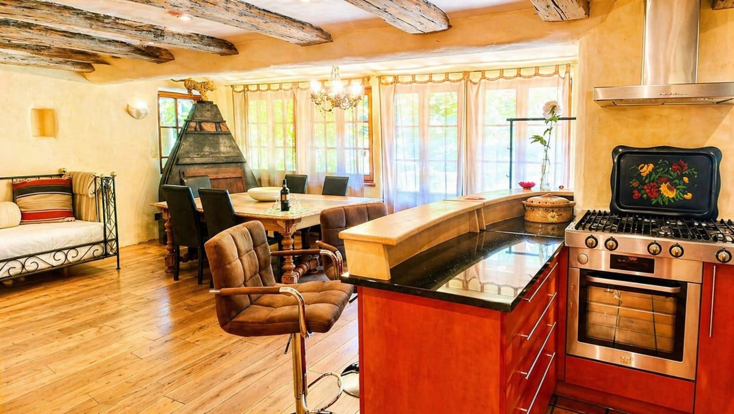 Lovely clayhouse in the midst of nature, Temporary rent from Sept 26 - May 27