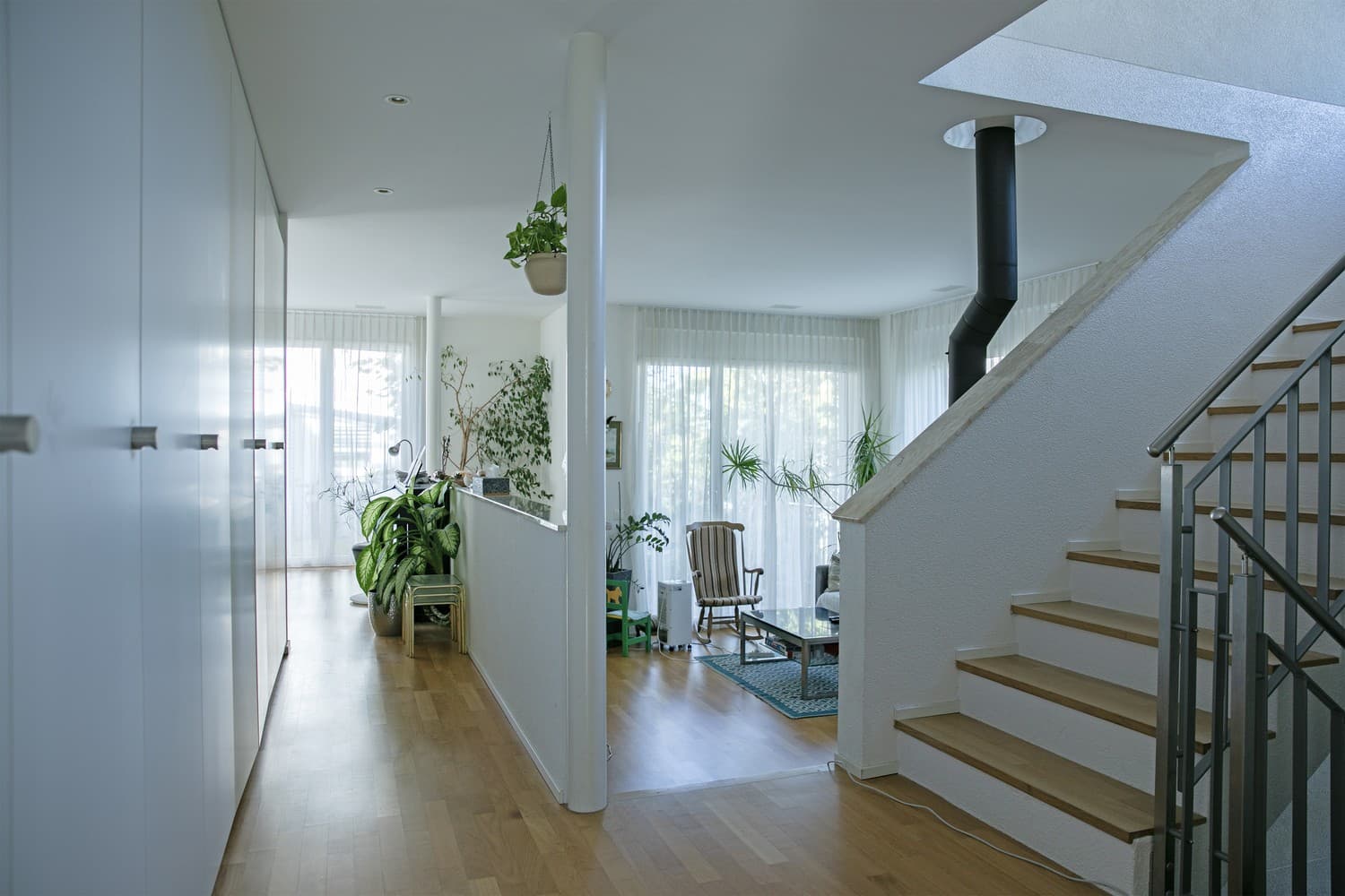 FAMILIENFREUNDLICHES EINFAMILIENHAUS MIT 280 M² WOHNFLÄCHE, GARTEN UND DOPPELCARPORT