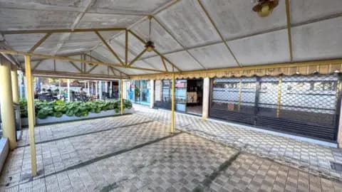 Local comercial en calle Carlos I