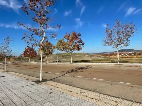 Terreno en Avenida Adolfo Suárez González, 2