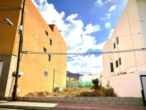 Terreno en calle Llano Mora