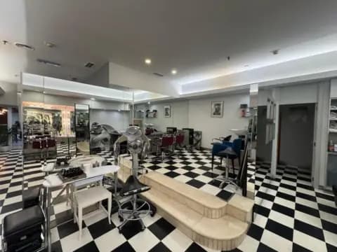Local comercial en calle de Ramón y Cajal